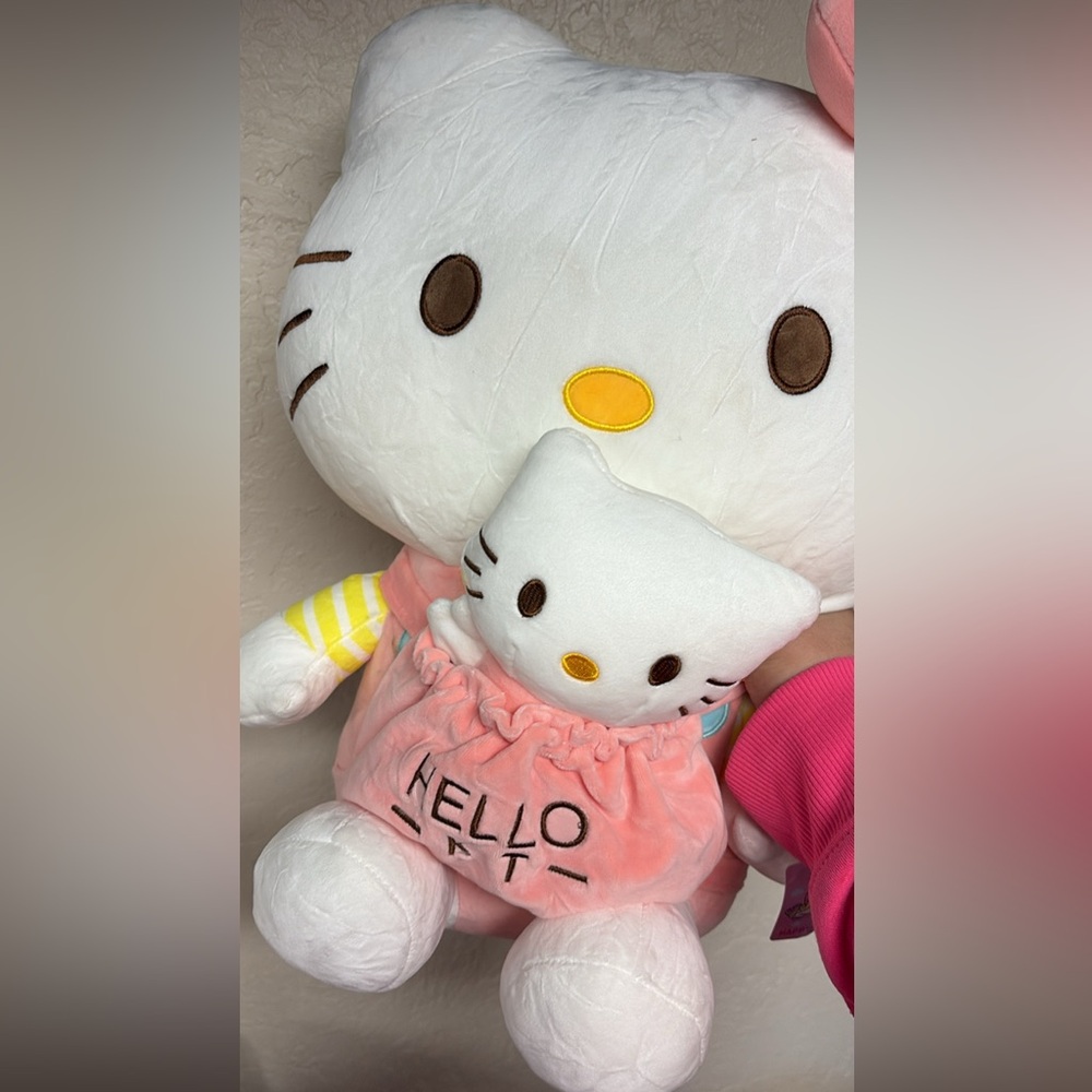Large hello kitty